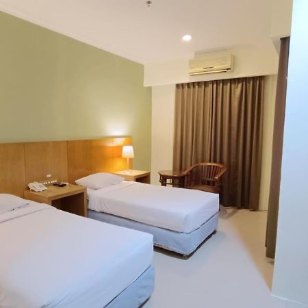 Hotel Wisata Палембанг Екстериор снимка