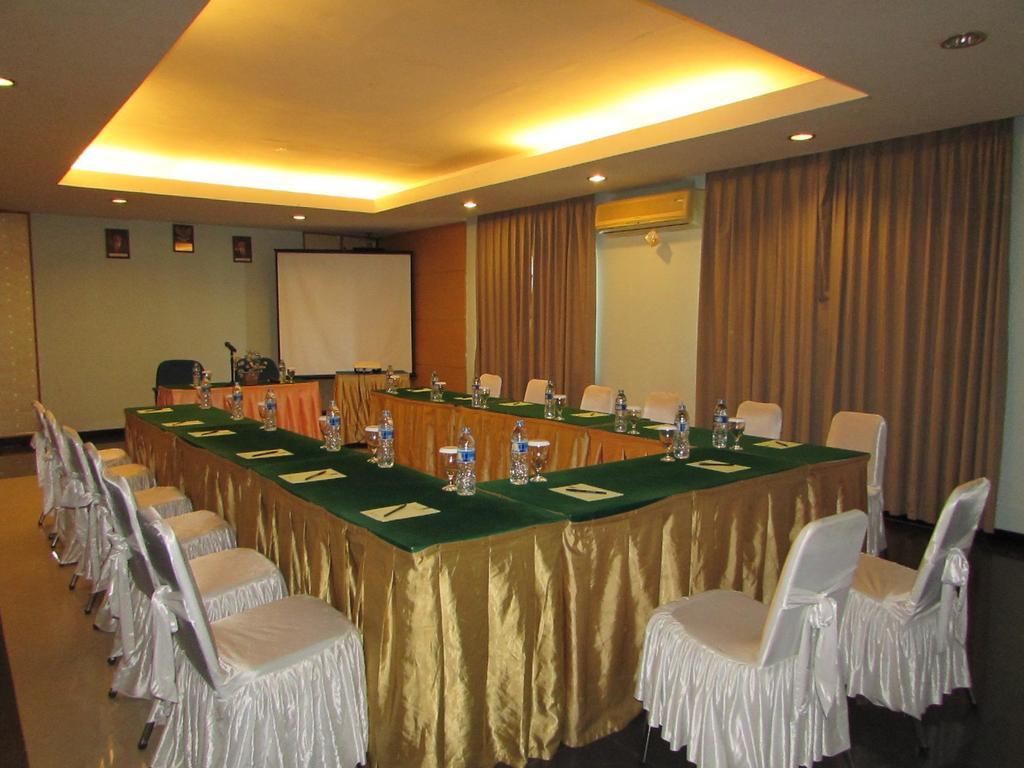 Hotel Wisata Палембанг Екстериор снимка