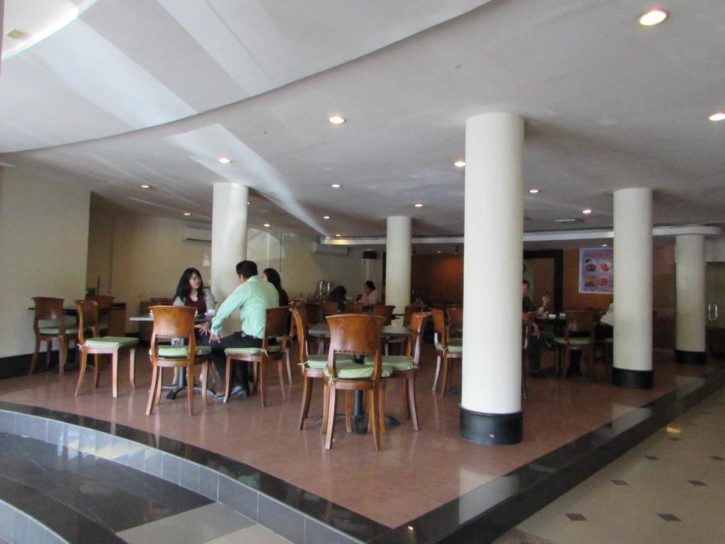 Hotel Wisata Палембанг Екстериор снимка