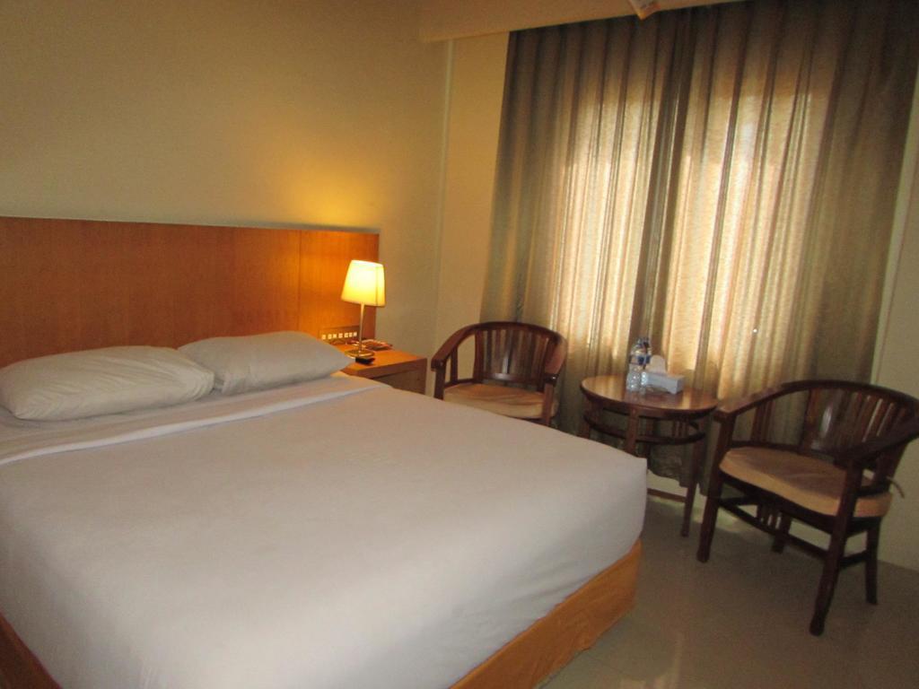 Hotel Wisata Палембанг Стая снимка