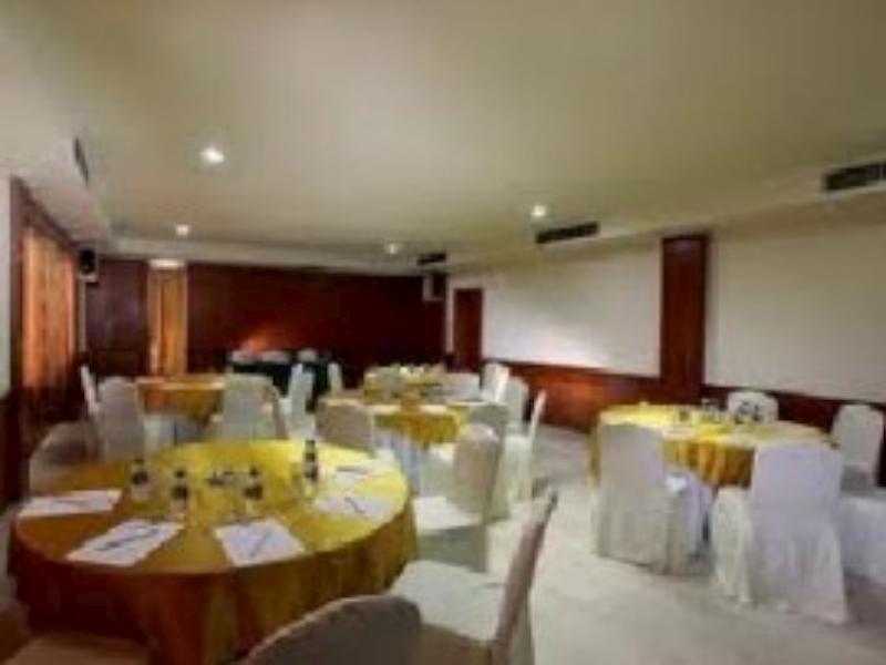 Hotel Wisata Палембанг Екстериор снимка