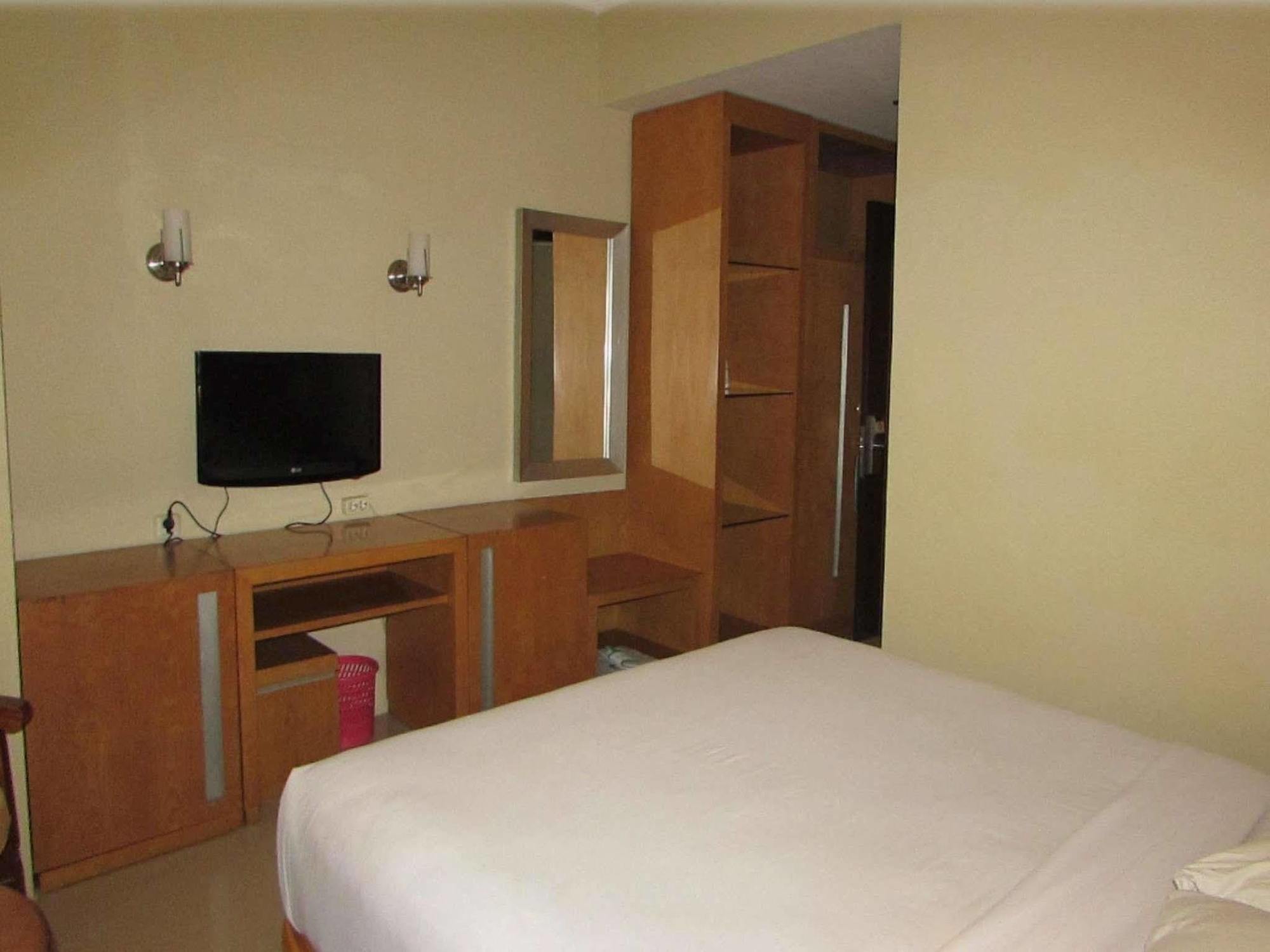 Hotel Wisata Палембанг Екстериор снимка